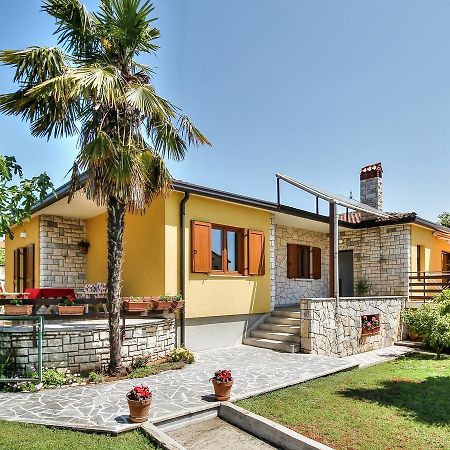 Lovric House With Apartments Umag Buitenkant foto