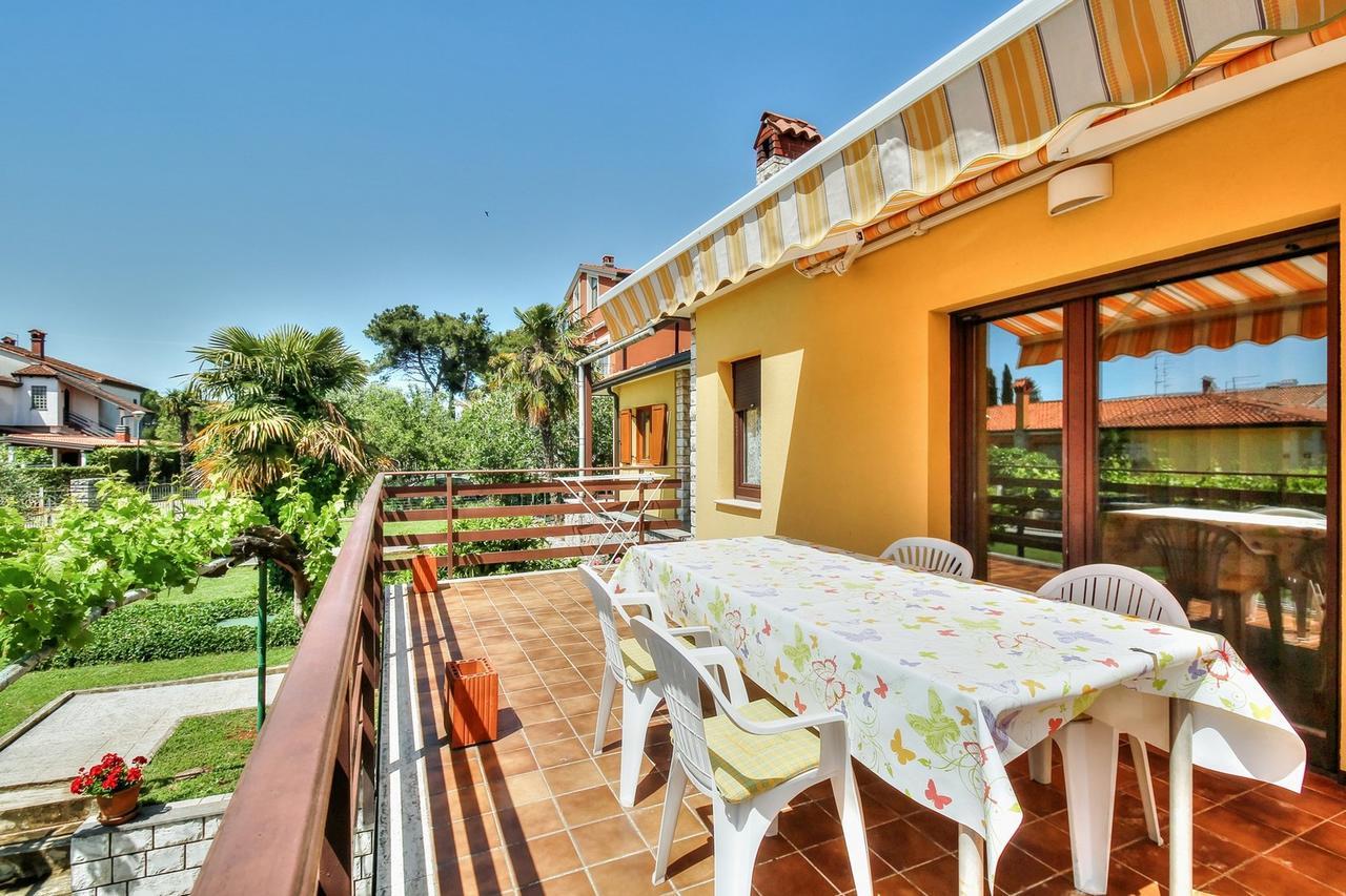 Lovric House With Apartments Umag Buitenkant foto