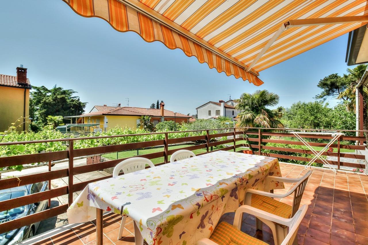 Lovric House With Apartments Umag Buitenkant foto