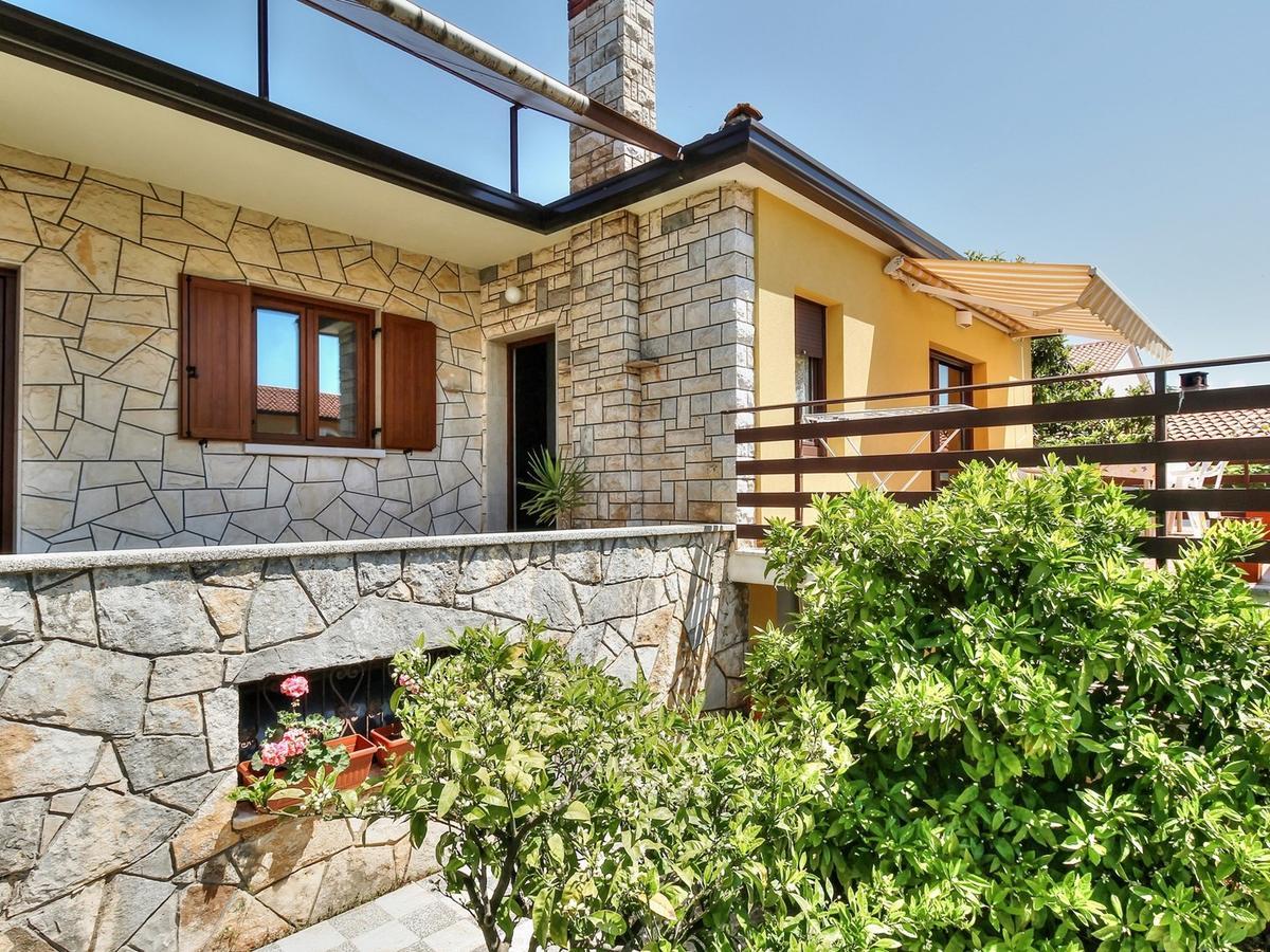 Lovric House With Apartments Umag Buitenkant foto
