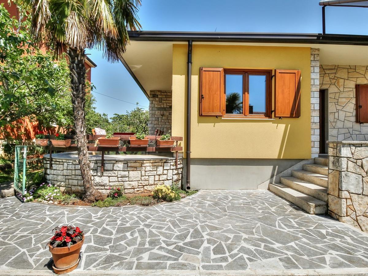 Lovric House With Apartments Umag Buitenkant foto