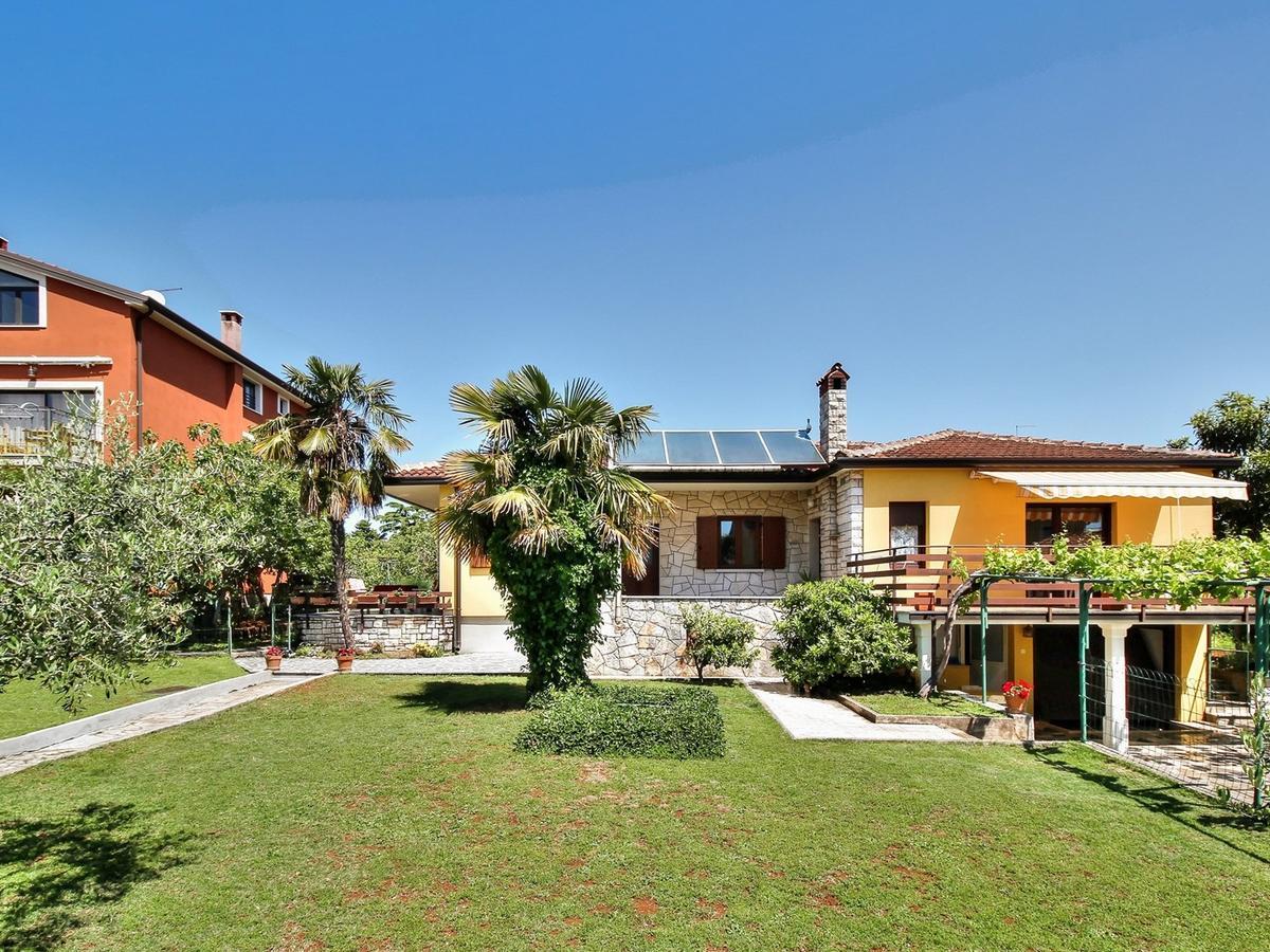 Lovric House With Apartments Umag Buitenkant foto