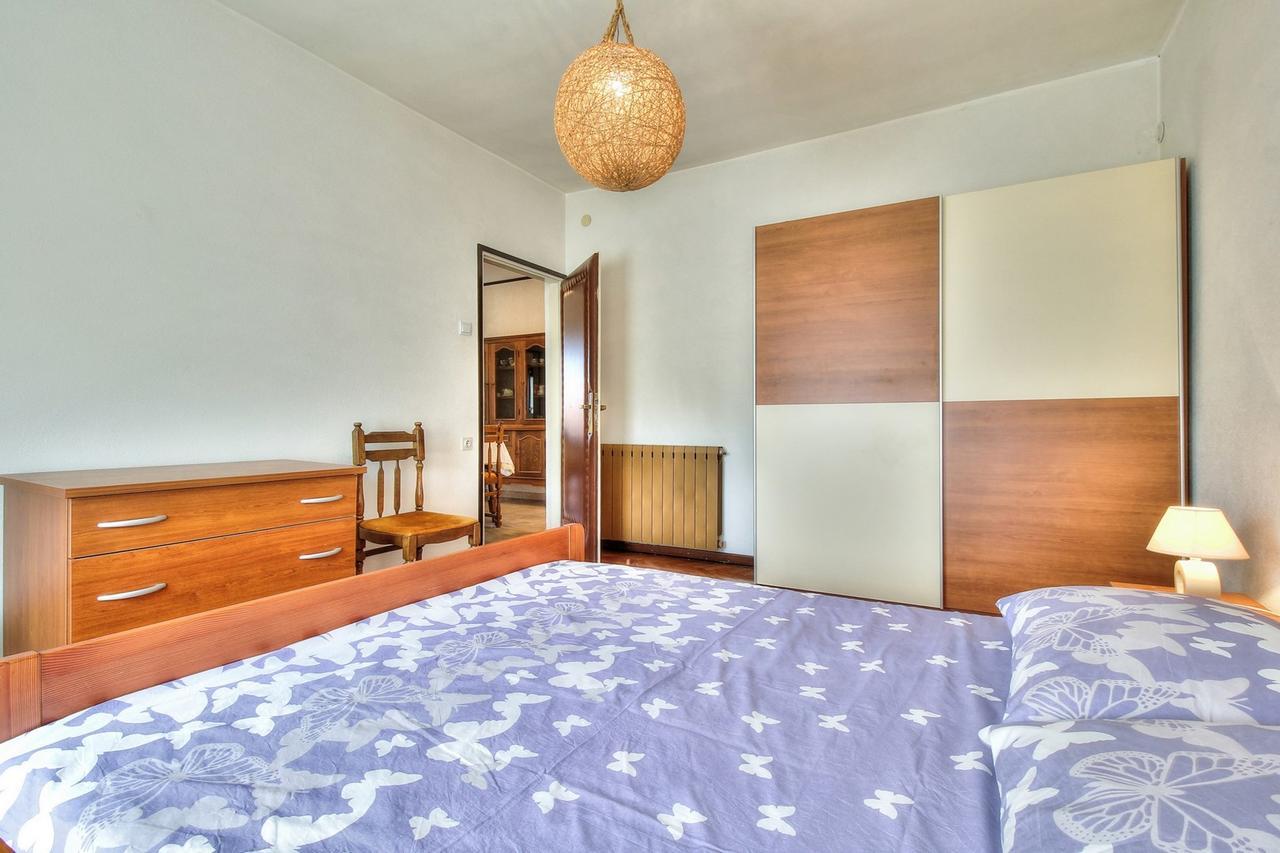 Lovric House With Apartments Umag Buitenkant foto