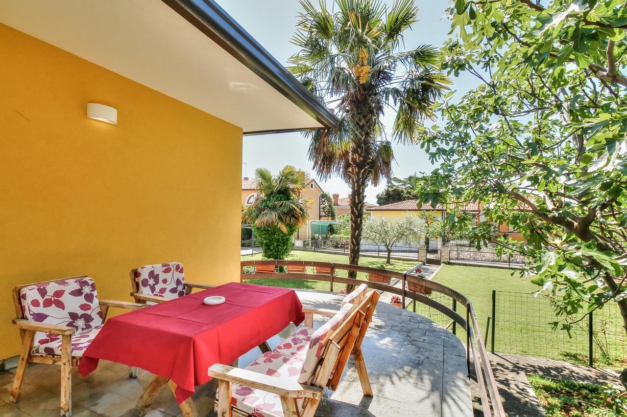 Lovric House With Apartments Umag Buitenkant foto